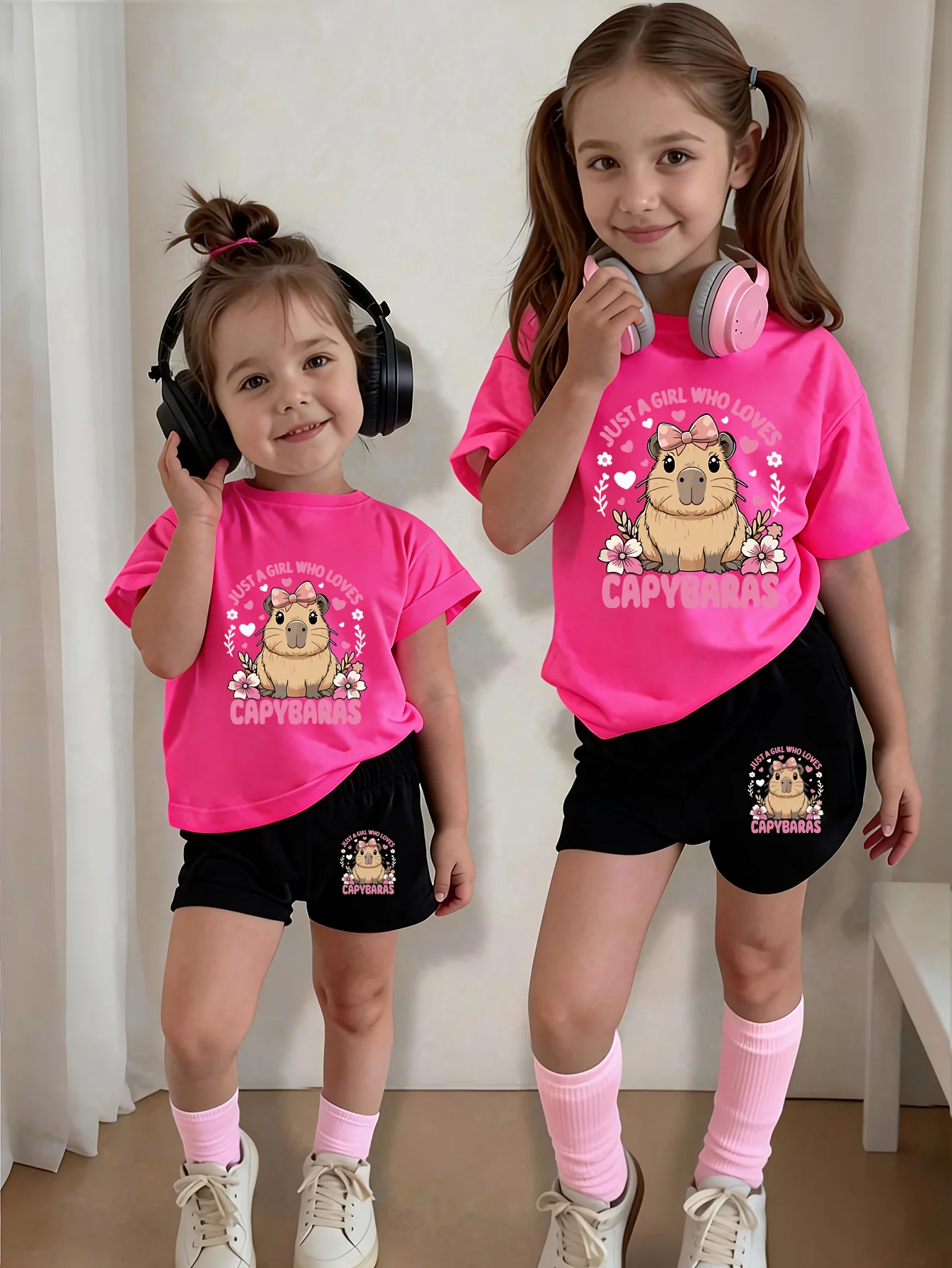 Casual Short-Sleeved Shorts Two-Piece Set for Girls Aged 4-12, Rose Red Round-Neck T-Shirt with Cute Capybara Print, Bow, Flower and Heart Elements Printed on It, Suitable for Going Out, Home, School, and Versatile