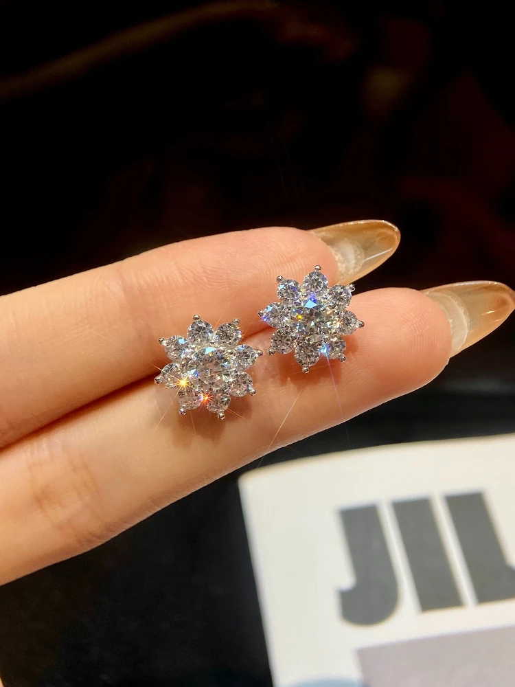 Gorgeous 0.5CT Moissanite Diamond Flower Earrings for Women Solitaire Eternity Wedding Party Luxury Jewelry
