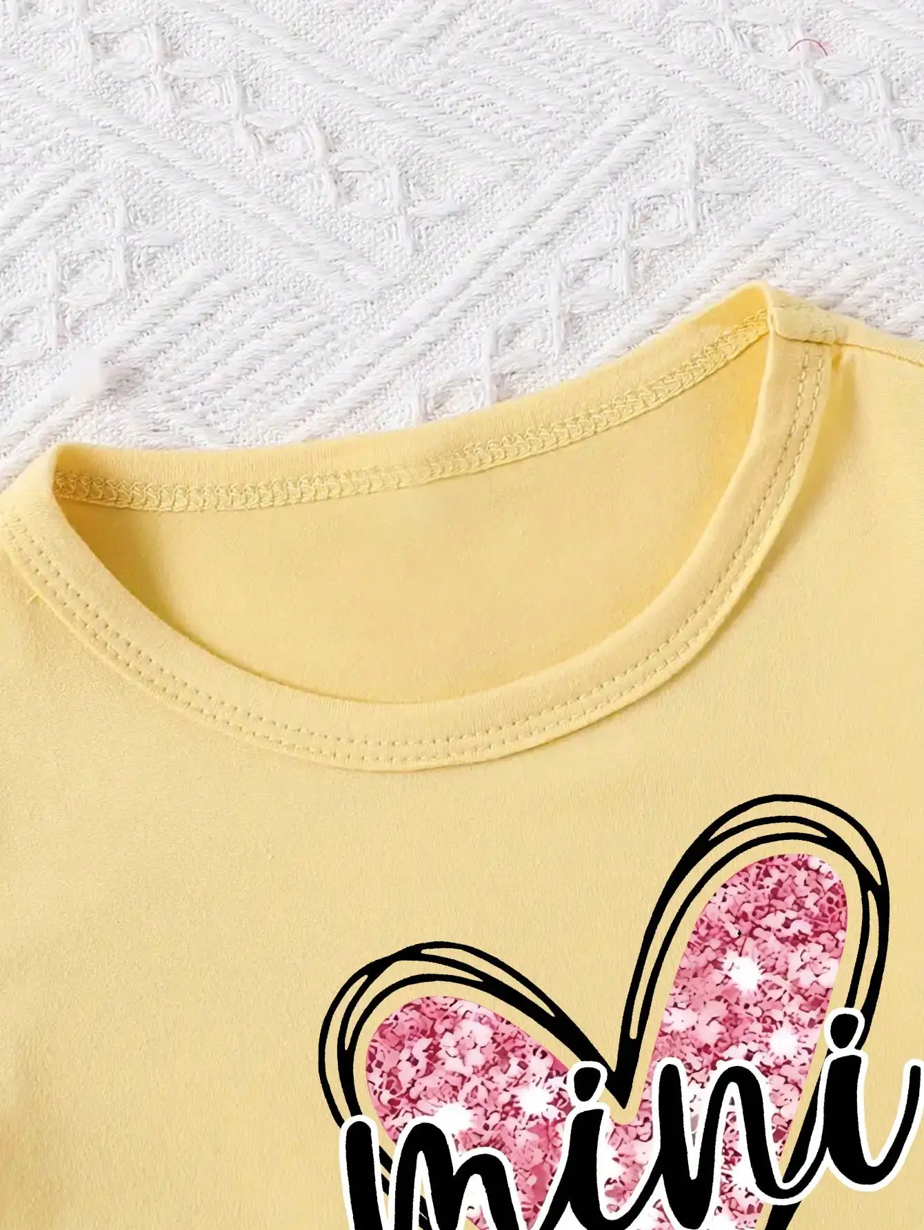 2026 Girls' Love Letter Printed Two Piece Set Round Neck Short Sleeved T-shirt + Loose Solid Color Shorts Set Summer Set