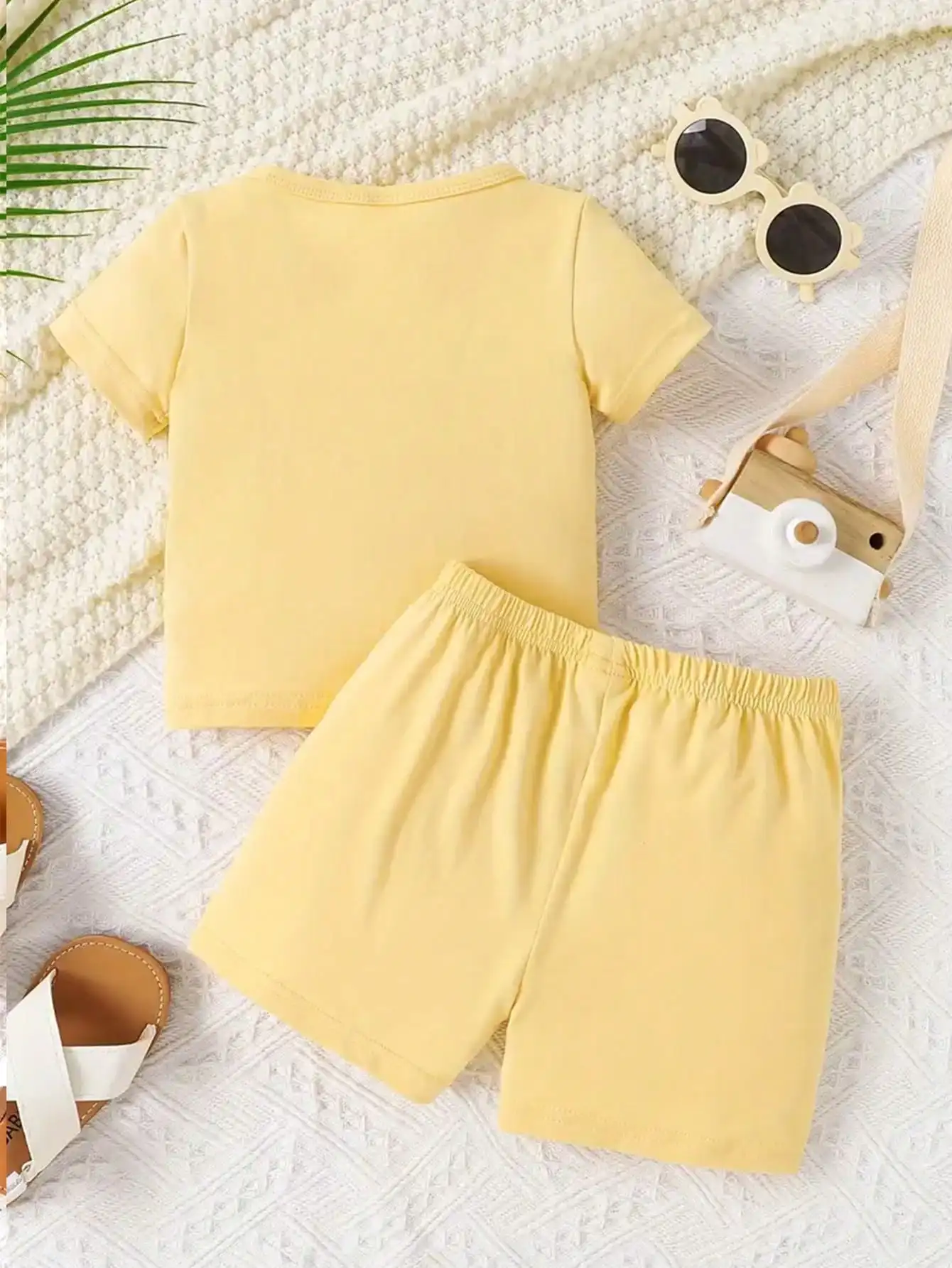 2026 Girls' Love Letter Printed Two Piece Set Round Neck Short Sleeved T-shirt + Loose Solid Color Shorts Set Summer Set