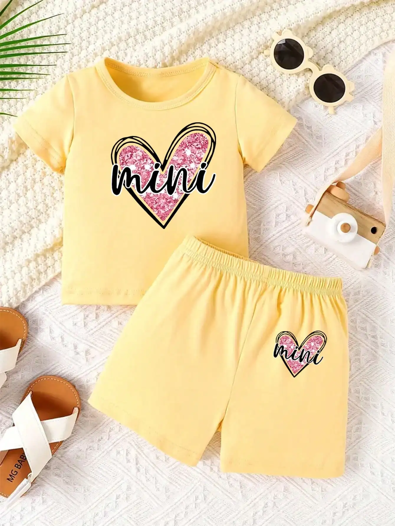 2026 Girls' Love Letter Printed Two Piece Set Round Neck Short Sleeved T-shirt + Loose Solid Color Shorts Set Summer Set