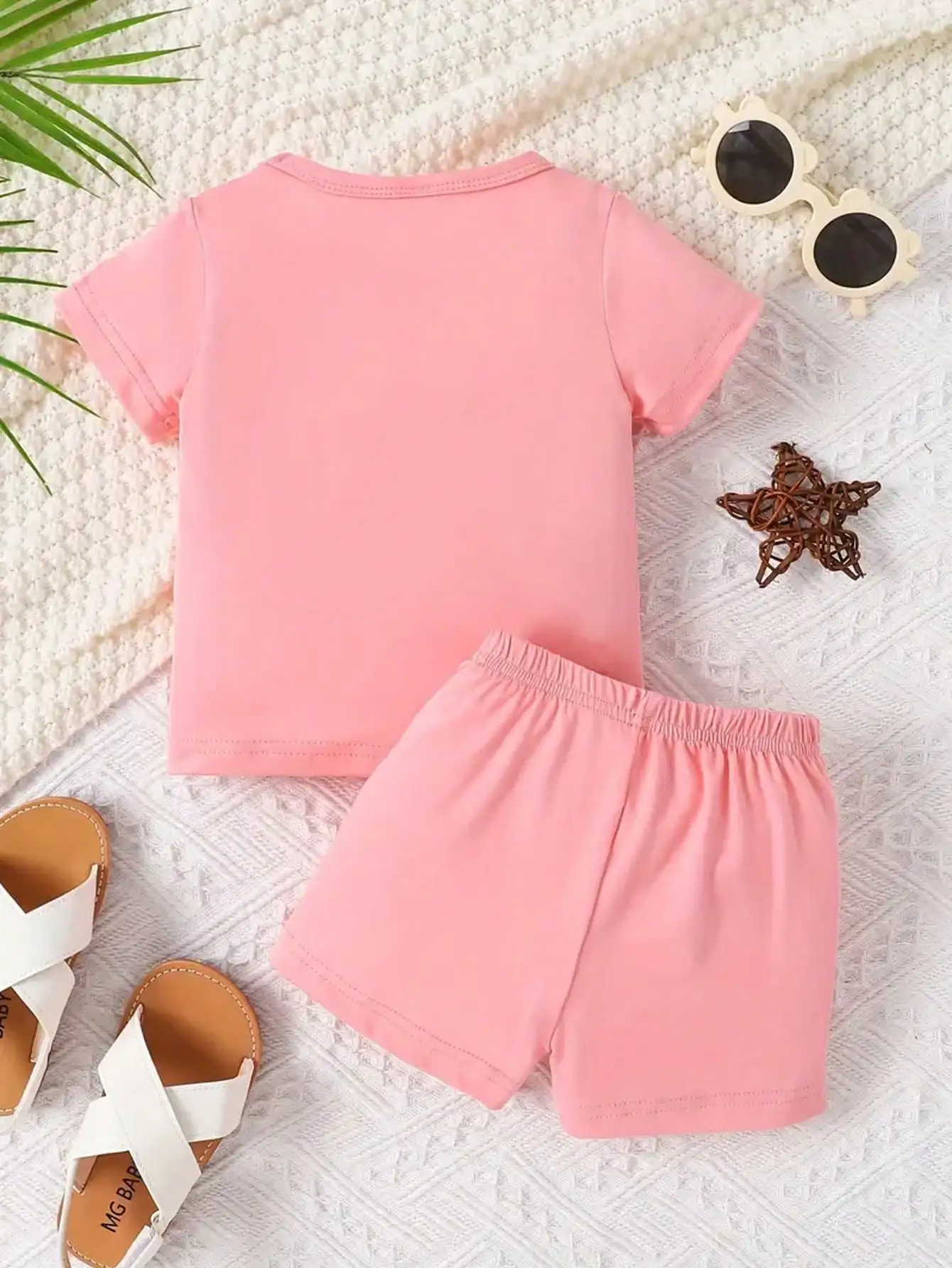 2026 Girls' Love Letter Printed Two Piece Set Round Neck Short Sleeved T-shirt + Loose Solid Color Shorts Set Summer Set
