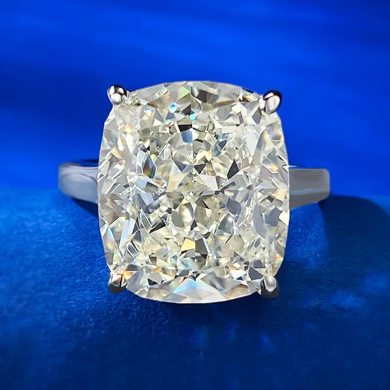Exquisite and super sparkling fat rectangular high carbon diamond ring, 6-carat G color, slightly yellow wedding ring for women