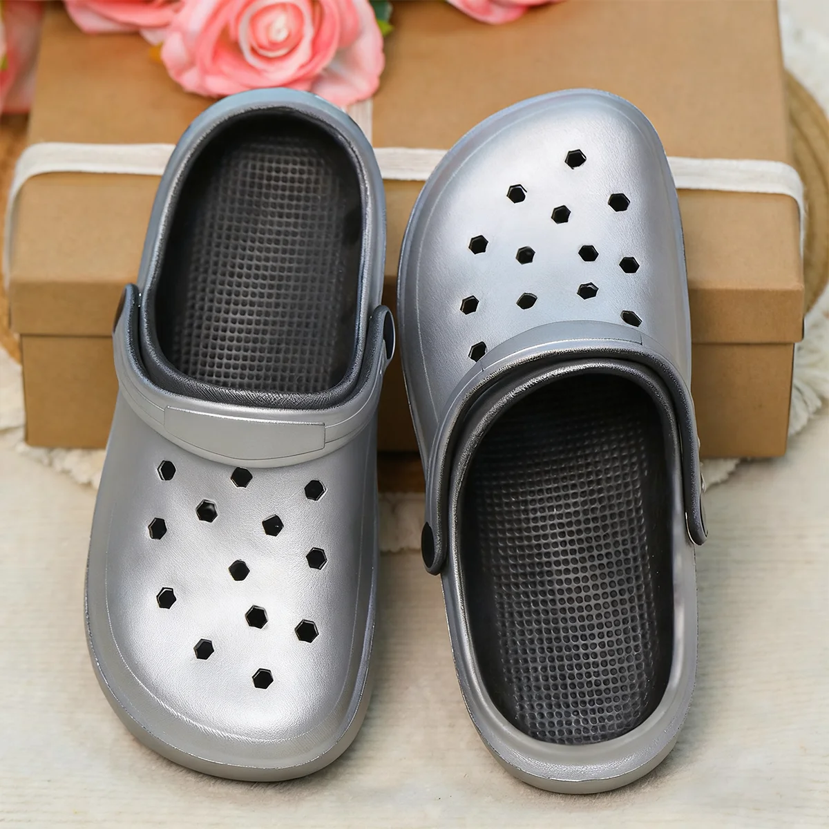 Gold Casual Clog and Mules, Lightweight EVA Garden Shoes, Non-Slip Sandals, Breathable Slip-On Shoes for Indoor Outdoor 666