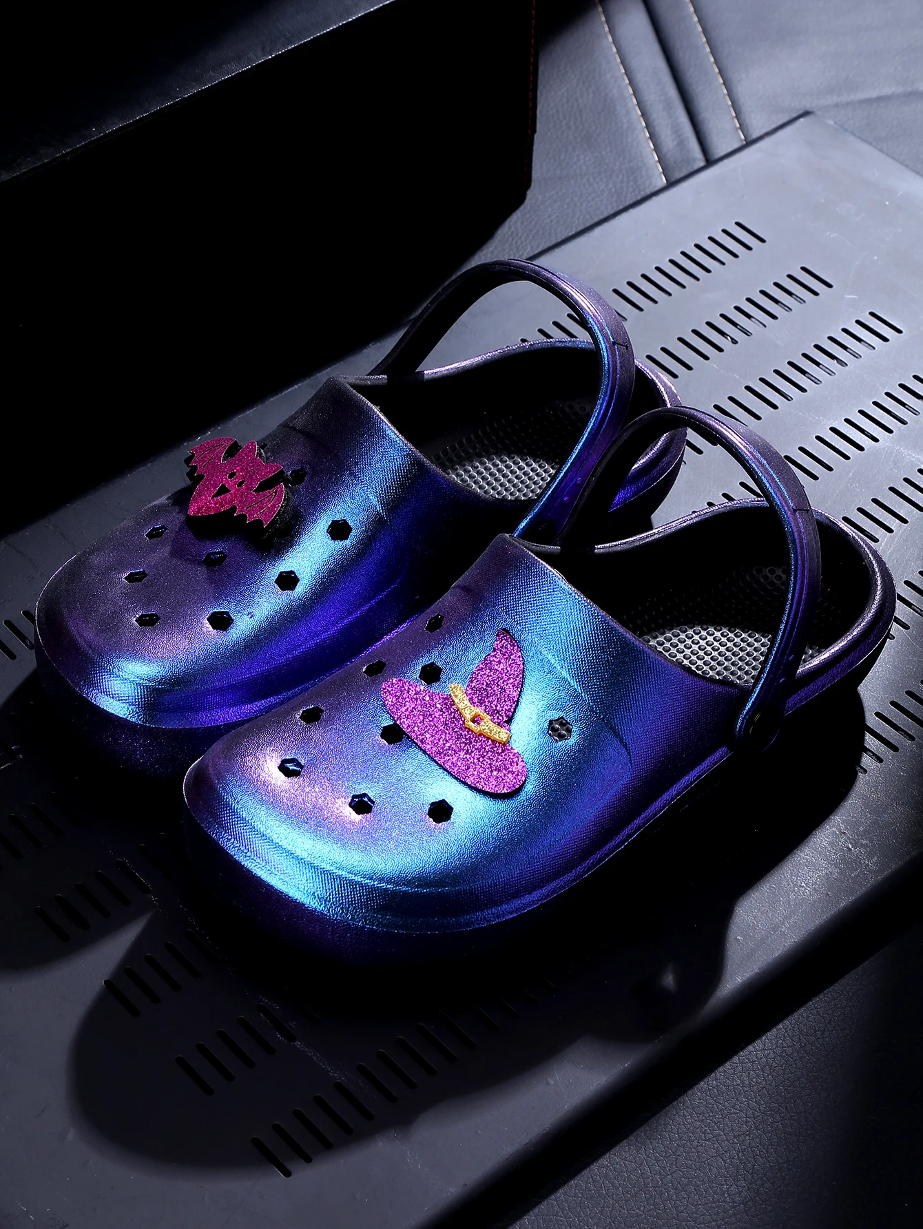 Gold Casual Clog and Mules, Lightweight EVA Garden Shoes, Non-Slip Sandals, Breathable Slip-On Shoes for Indoor Outdoor 666