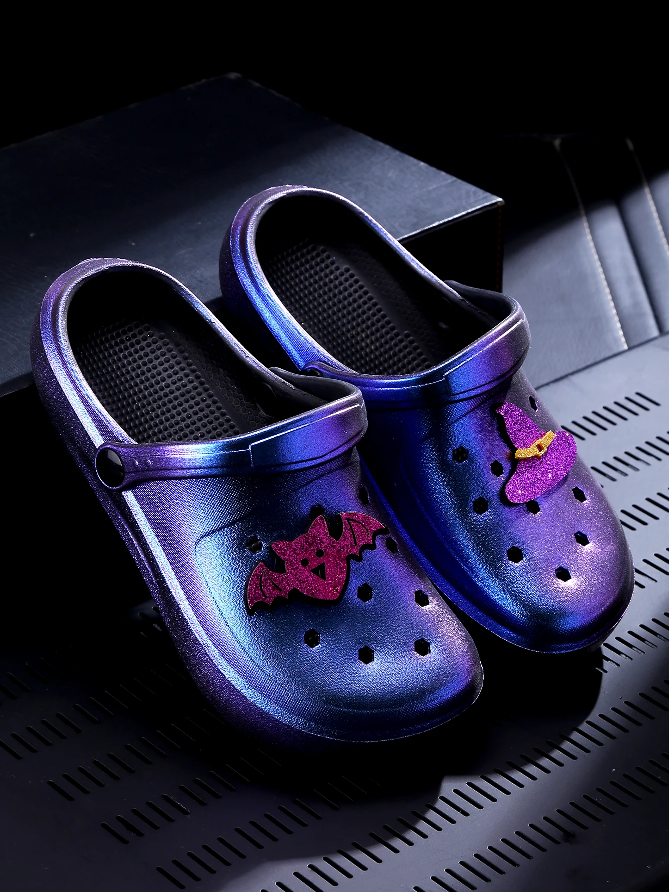 Gold Casual Clog and Mules, Lightweight EVA Garden Shoes, Non-Slip Sandals, Breathable Slip-On Shoes for Indoor Outdoor 666