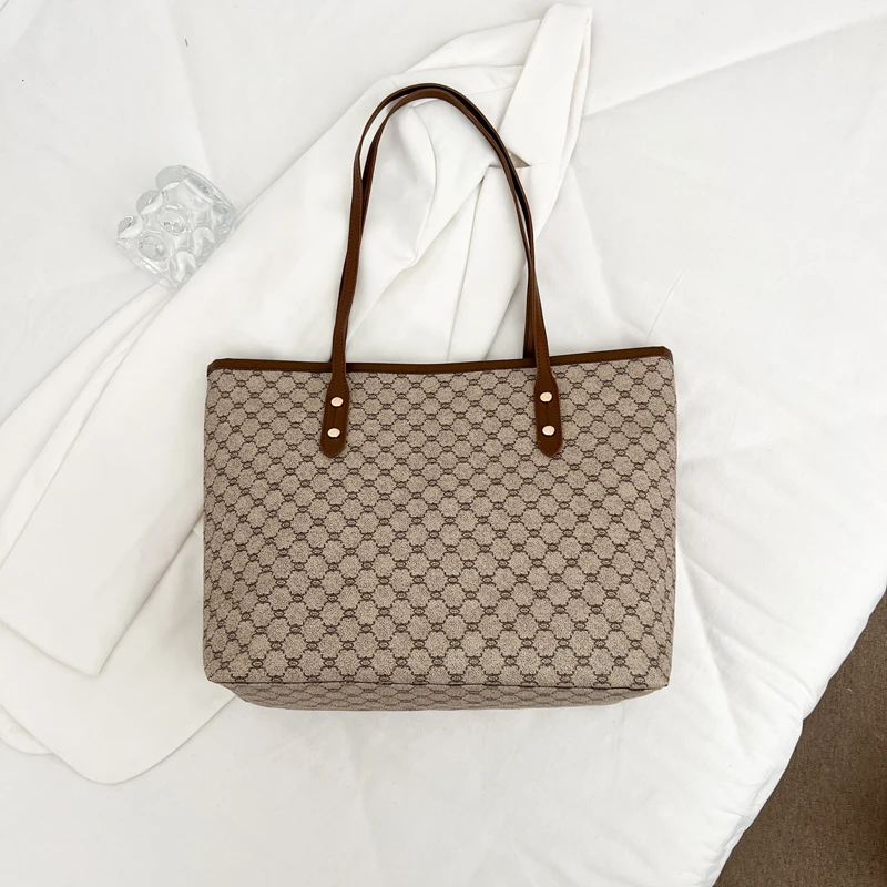 Luxury Vintage Women Tote Bag Monogram Print Rivet PU Leather Shoulder Bag Large Capacity Zipper Handbag for Commute Shopping