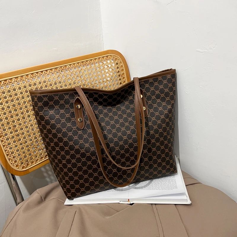 Luxury Vintage Women Tote Bag Monogram Print Rivet PU Leather Shoulder Bag Large Capacity Zipper Handbag for Commute Shopping