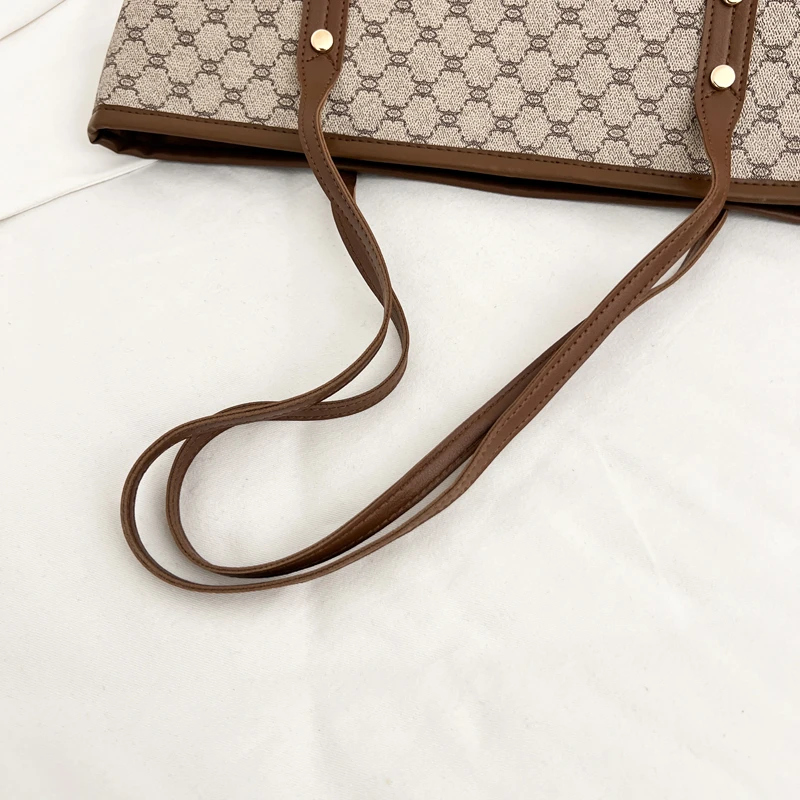 Luxury Vintage Women Tote Bag Monogram Print Rivet PU Leather Shoulder Bag Large Capacity Zipper Handbag for Commute Shopping