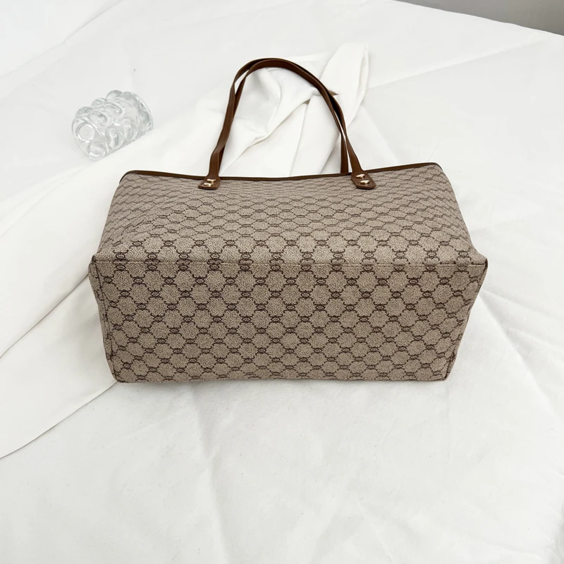 Luxury Vintage Women Tote Bag Monogram Print Rivet PU Leather Shoulder Bag Large Capacity Zipper Handbag for Commute Shopping
