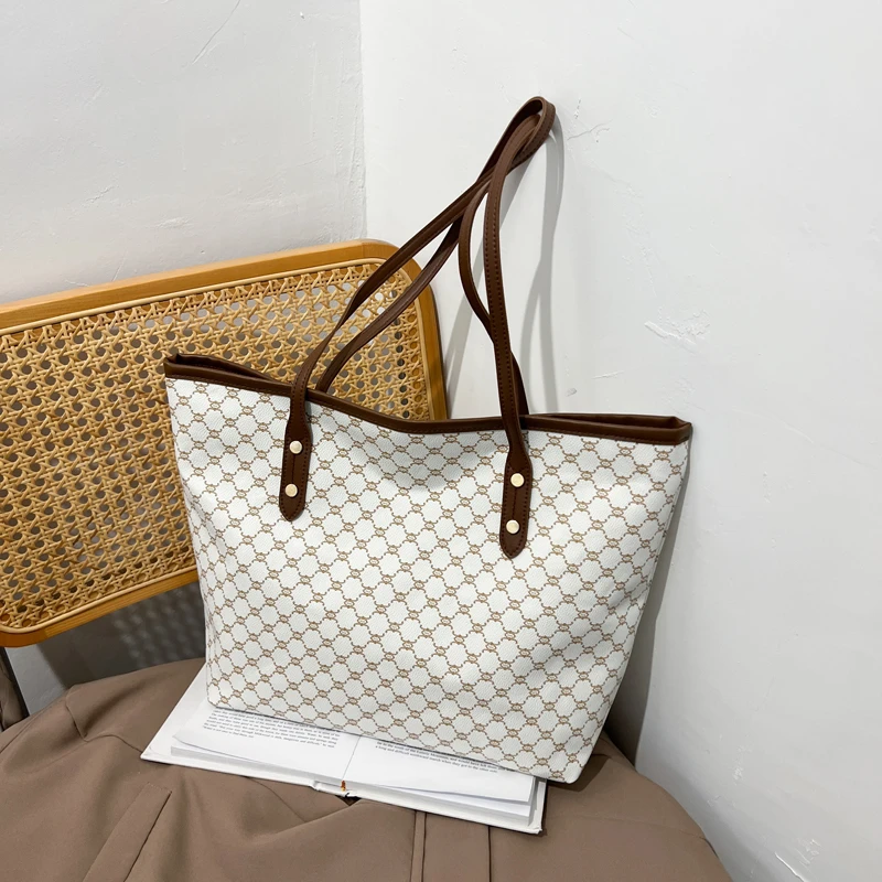 Luxury Vintage Women Tote Bag Monogram Print Rivet PU Leather Shoulder Bag Large Capacity Zipper Handbag for Commute Shopping