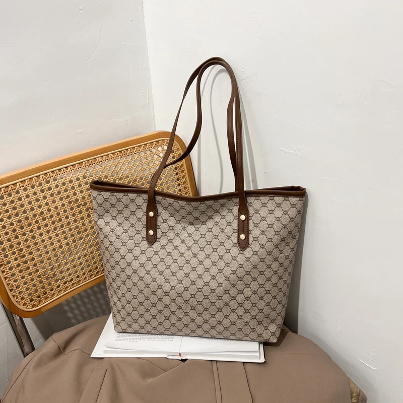 Luxury Vintage Women Tote Bag Monogram Print Rivet PU Leather Shoulder Bag Large Capacity Zipper Handbag for Commute Shopping