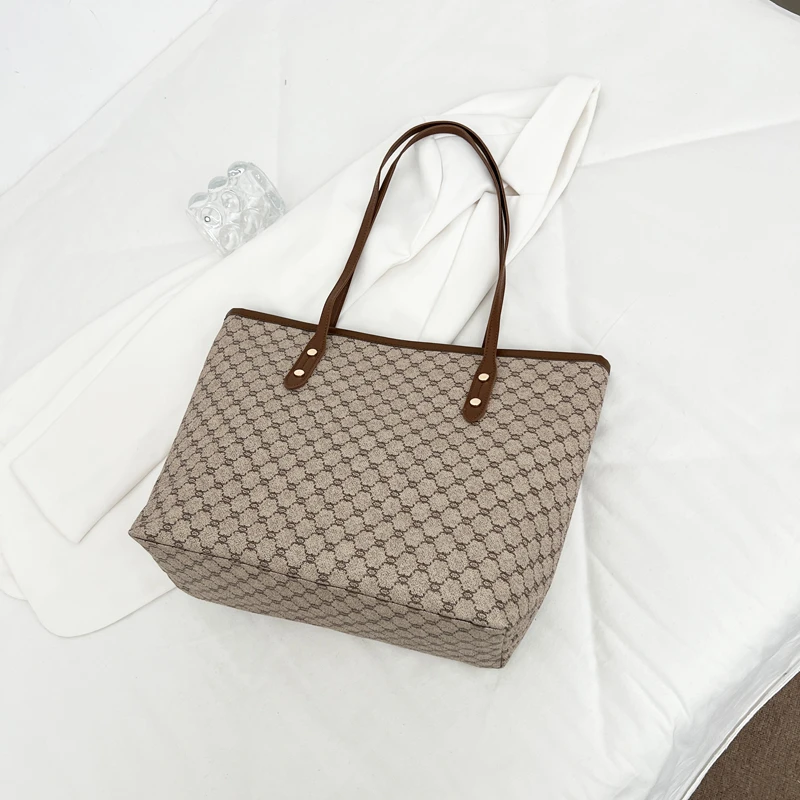 Luxury Vintage Women Tote Bag Monogram Print Rivet PU Leather Shoulder Bag Large Capacity Zipper Handbag for Commute Shopping