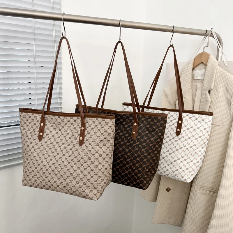 Luxury Vintage Women Tote Bag Monogram Print Rivet PU Leather Shoulder Bag Large Capacity Zipper Handbag for Commute Shopping
