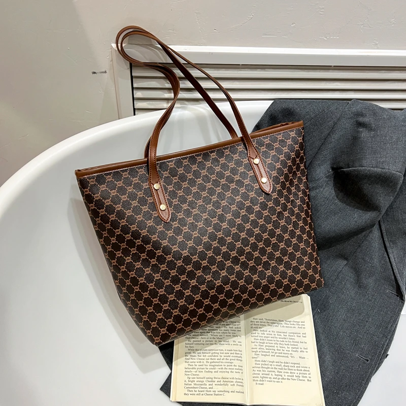 Luxury Vintage Women Tote Bag Monogram Print Rivet PU Leather Shoulder Bag Large Capacity Zipper Handbag for Commute Shopping