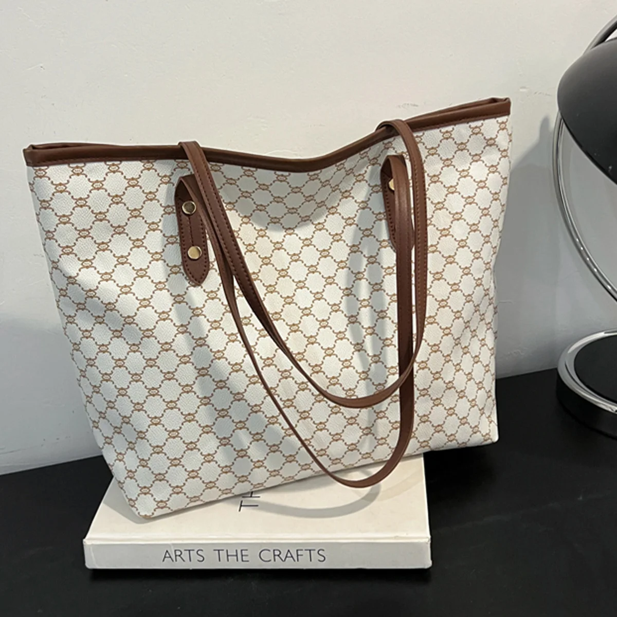Luxury Vintage Women Tote Bag Monogram Print Rivet PU Leather Shoulder Bag Large Capacity Zipper Handbag for Commute Shopping