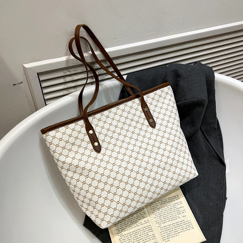 Luxury Vintage Women Tote Bag Monogram Print Rivet PU Leather Shoulder Bag Large Capacity Zipper Handbag for Commute Shopping