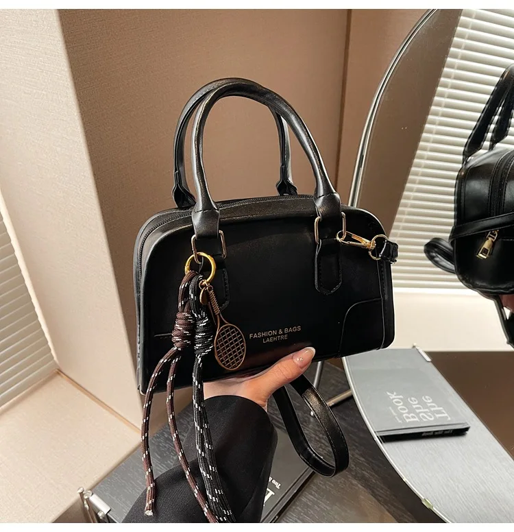 2026 Summer Vintage Small Bag for Women New Fashion Single Shoulder Messenger Bag Women's Handheld Commuter Pillow Bag