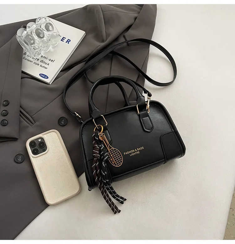 2026 Summer Vintage Small Bag for Women New Fashion Single Shoulder Messenger Bag Women's Handheld Commuter Pillow Bag