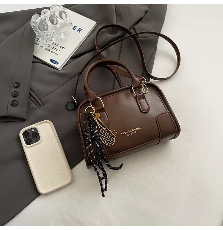 2026 Summer Vintage Small Bag for Women New Fashion Single Shoulder Messenger Bag Women's Handheld Commuter Pillow Bag