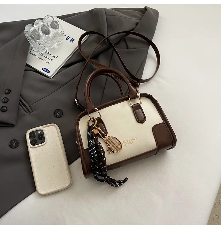 2026 Summer Vintage Small Bag for Women New Fashion Single Shoulder Messenger Bag Women's Handheld Commuter Pillow Bag