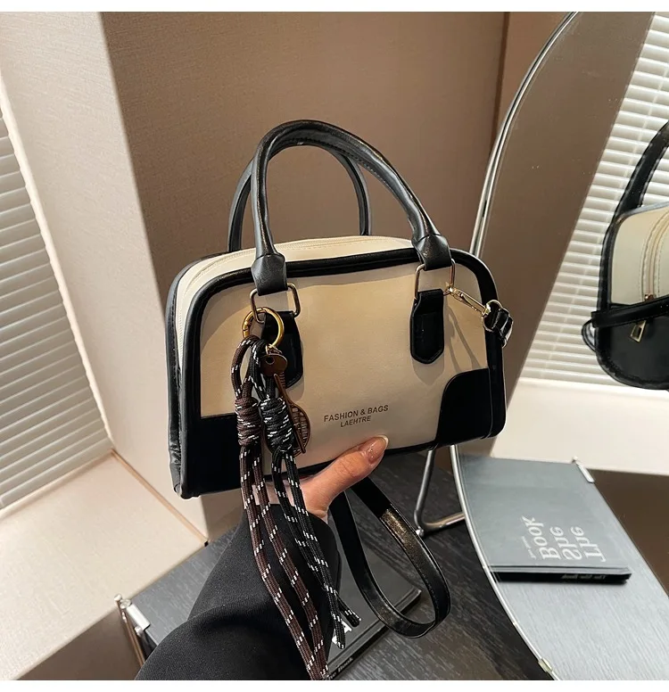 2026 Summer Vintage Small Bag for Women New Fashion Single Shoulder Messenger Bag Women's Handheld Commuter Pillow Bag