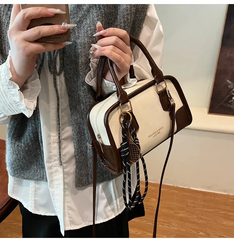 2026 Summer Vintage Small Bag for Women New Fashion Single Shoulder Messenger Bag Women's Handheld Commuter Pillow Bag