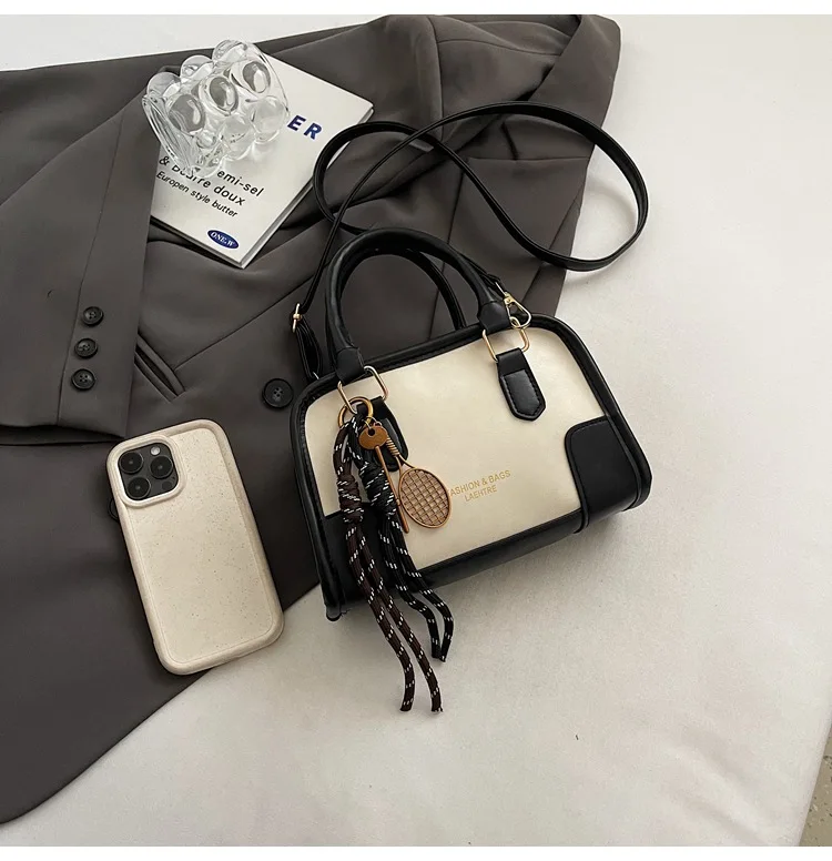 2026 Summer Vintage Small Bag for Women New Fashion Single Shoulder Messenger Bag Women's Handheld Commuter Pillow Bag