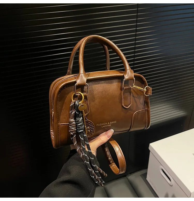 2026 Summer Vintage Small Bag for Women New Fashion Single Shoulder Messenger Bag Women's Handheld Commuter Pillow Bag