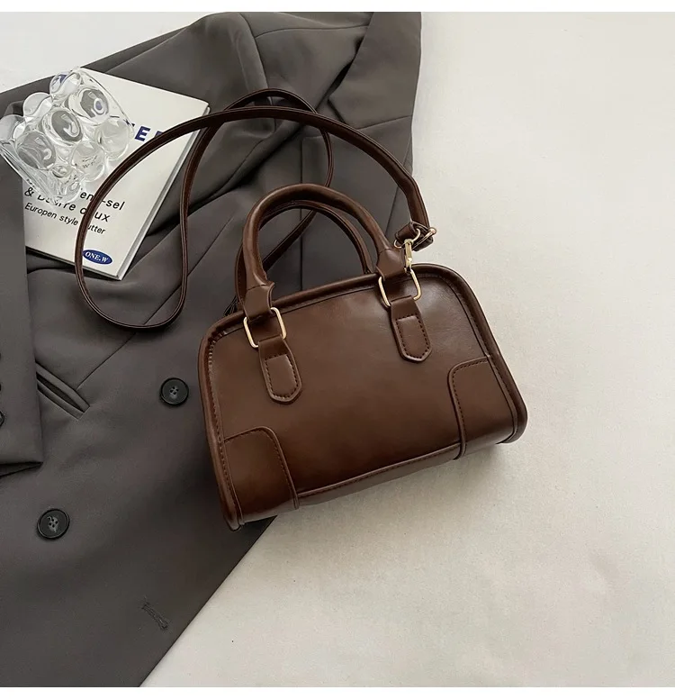2026 Summer Vintage Small Bag for Women New Fashion Single Shoulder Messenger Bag Women's Handheld Commuter Pillow Bag