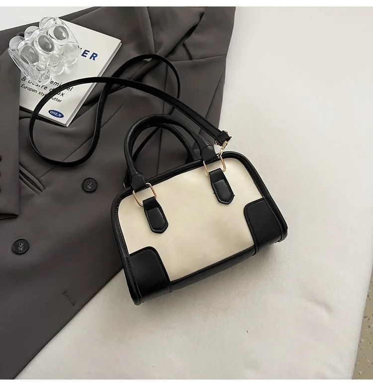2026 Summer Vintage Small Bag for Women New Fashion Single Shoulder Messenger Bag Women's Handheld Commuter Pillow Bag
