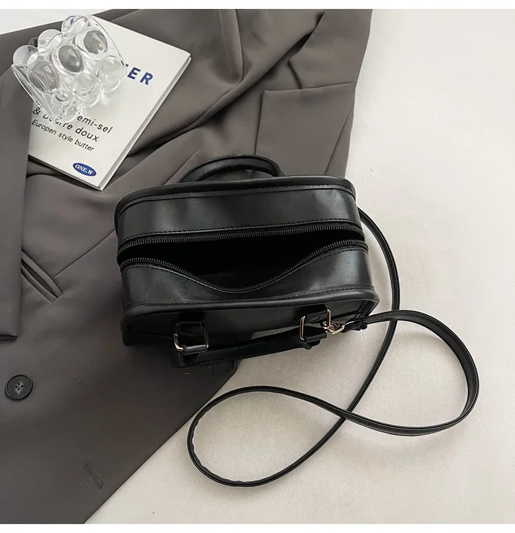 2026 Summer Vintage Small Bag for Women New Fashion Single Shoulder Messenger Bag Women's Handheld Commuter Pillow Bag
