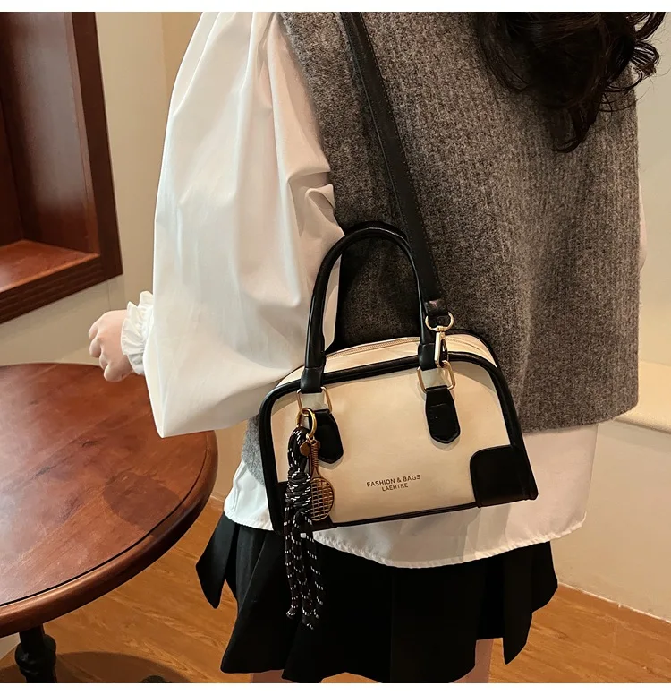 2026 Summer Vintage Small Bag for Women New Fashion Single Shoulder Messenger Bag Women's Handheld Commuter Pillow Bag
