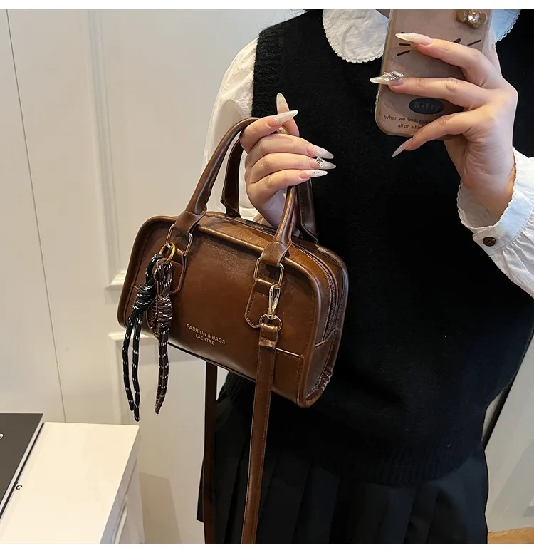2026 Summer Vintage Small Bag for Women New Fashion Single Shoulder Messenger Bag Women's Handheld Commuter Pillow Bag
