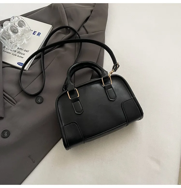 2026 Summer Vintage Small Bag for Women New Fashion Single Shoulder Messenger Bag Women's Handheld Commuter Pillow Bag