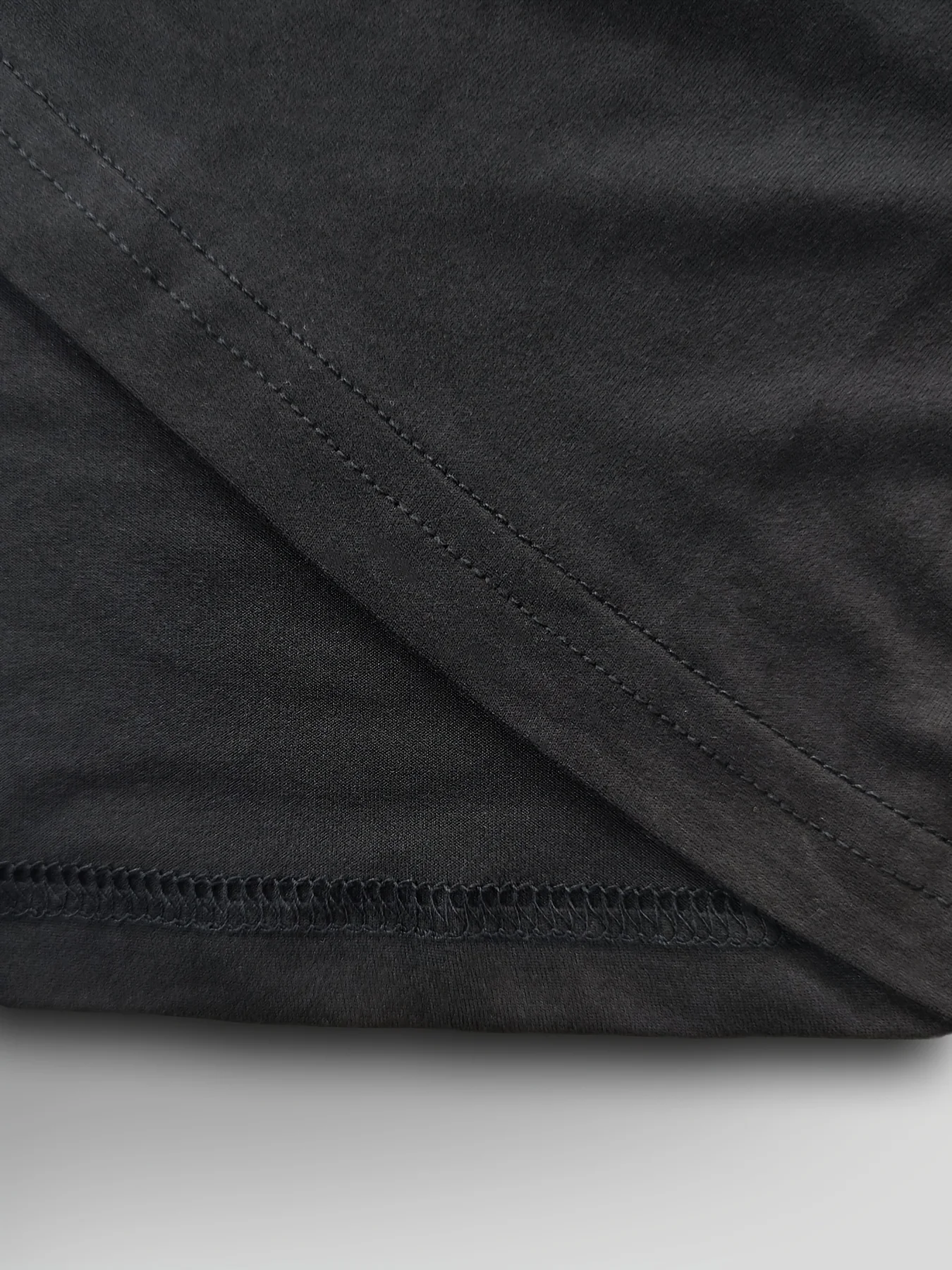 This men's Modern Combat 2 themed T-shirt made of soft cotton featuring the iconic game graphic perfect for a casual gaming look
