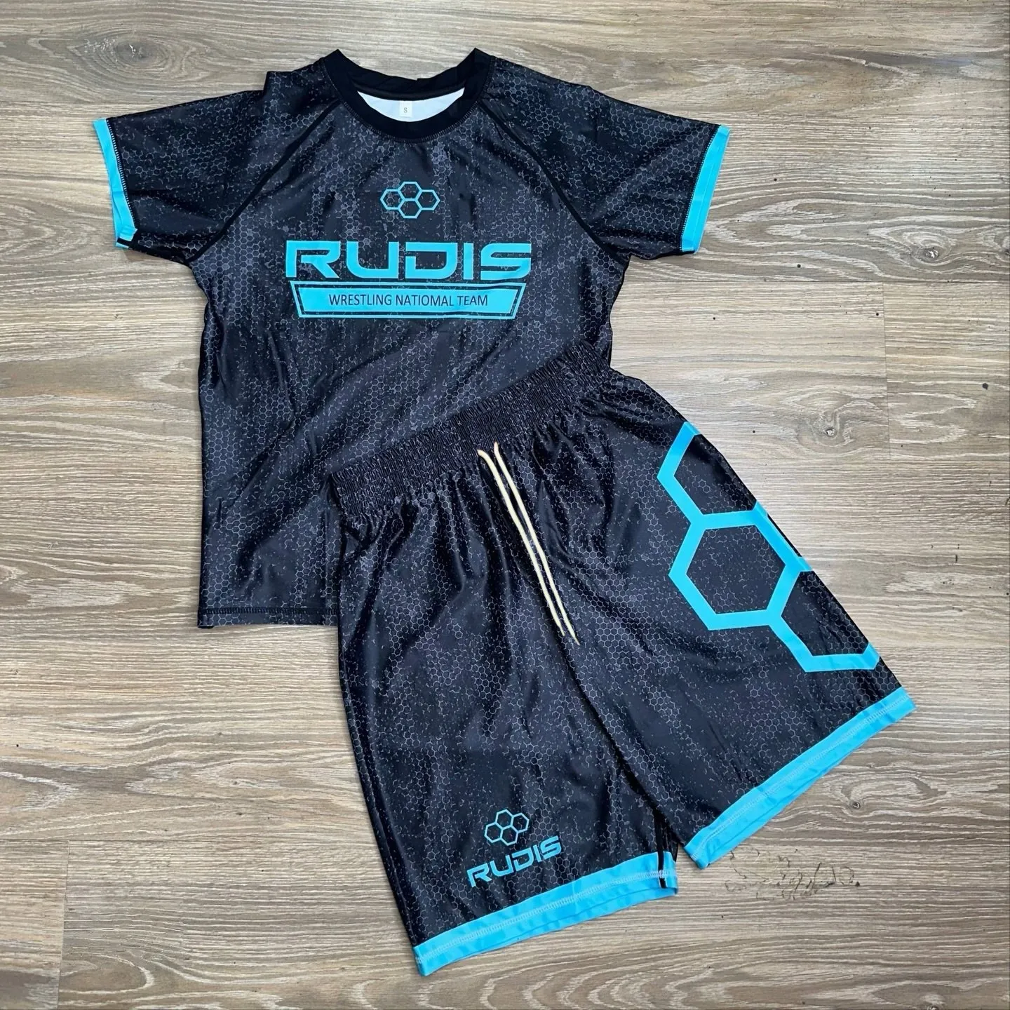 Summer Men's Black Honeycomb Print Wrestling Style Sport Set Quick Dry Rash Guard & Shorts Breathable Athletic Training Uniform