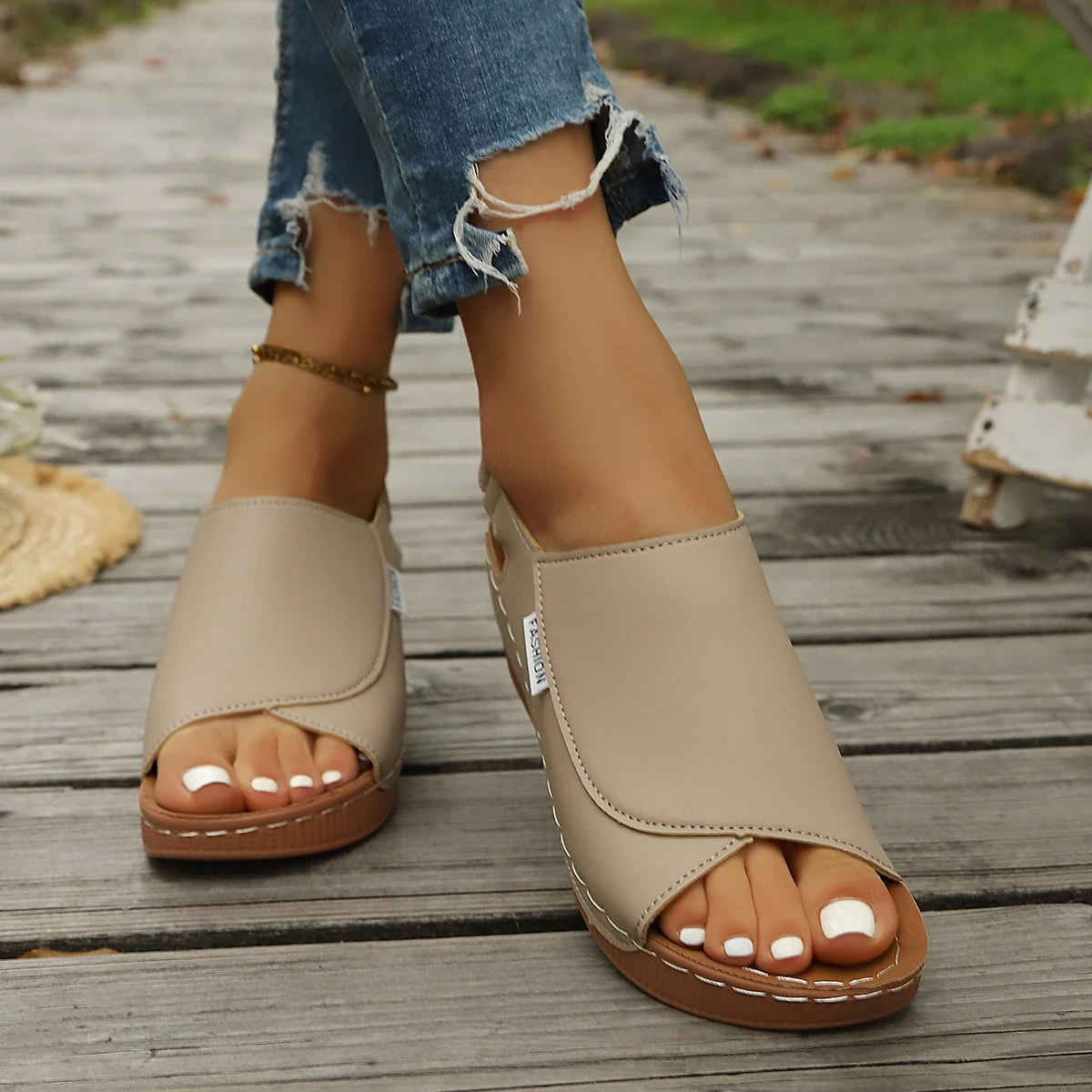 Women Wedge Sandals Summer 2026 New Fashion Slippers Open Toe Breathable Sandals Comfortable Buckle Woman Shoes Slides Women
