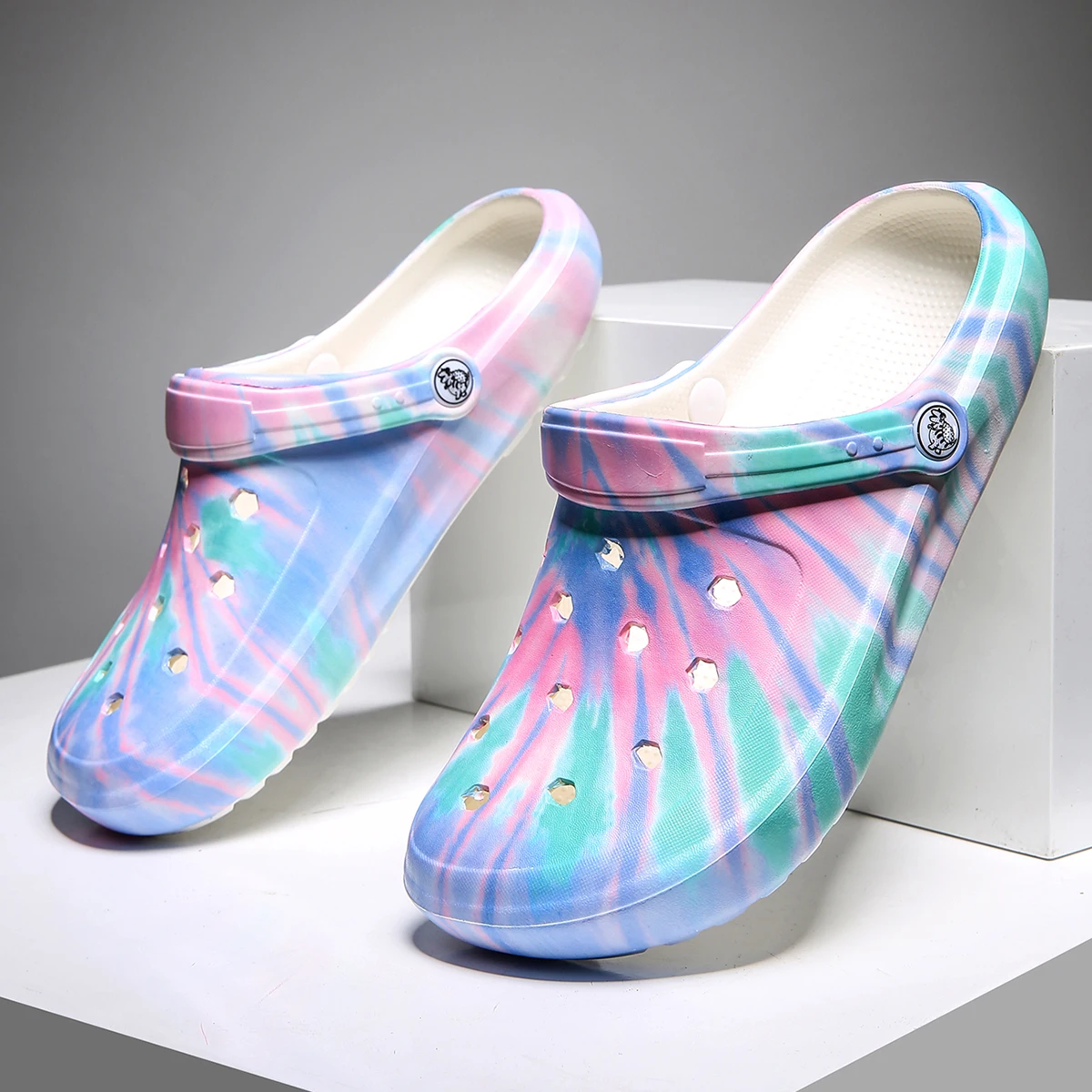 Garden Clogs Slip On Lightweight Two-way Wear Garden Clogs, Comfortable Women's Tie-dye Pattern Clogs, Non-slip Beach Slides 666