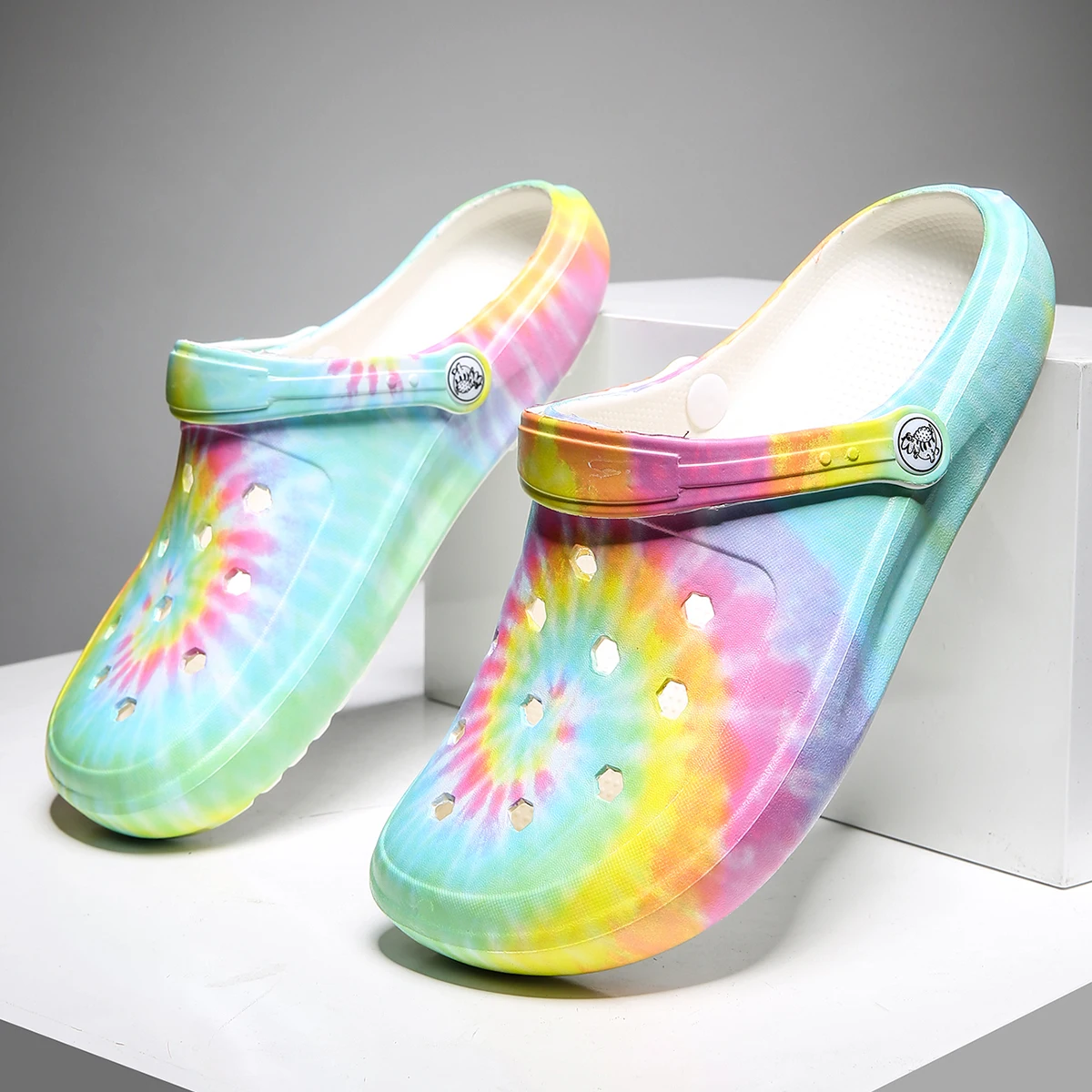 Garden Clogs Slip On Lightweight Two-way Wear Garden Clogs, Comfortable Women's Tie-dye Pattern Clogs, Non-slip Beach Slides 666