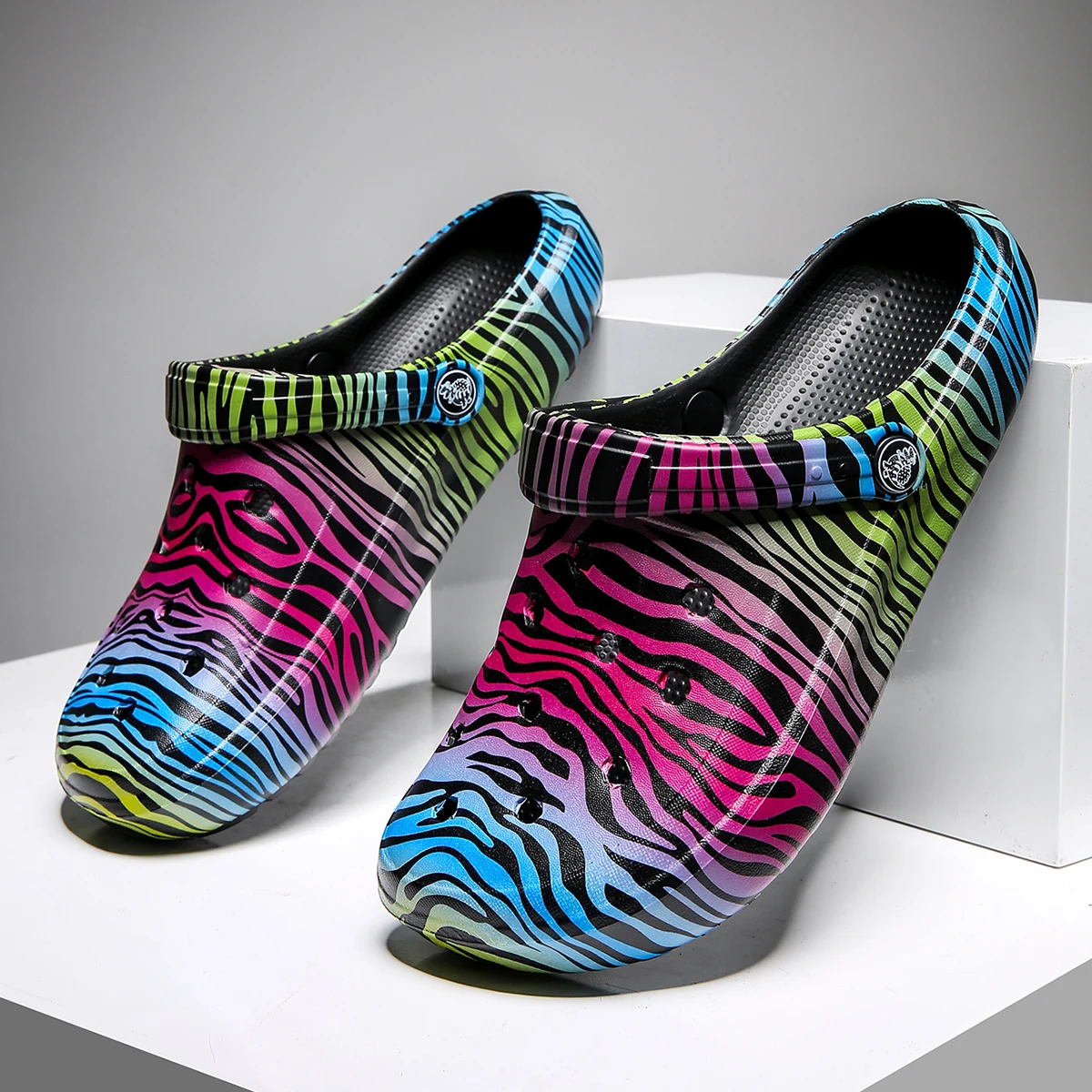 Garden Clogs Slip On Lightweight Two-way Wear Garden Clogs, Comfortable Women's Tie-dye Pattern Clogs, Non-slip Beach Slides 666