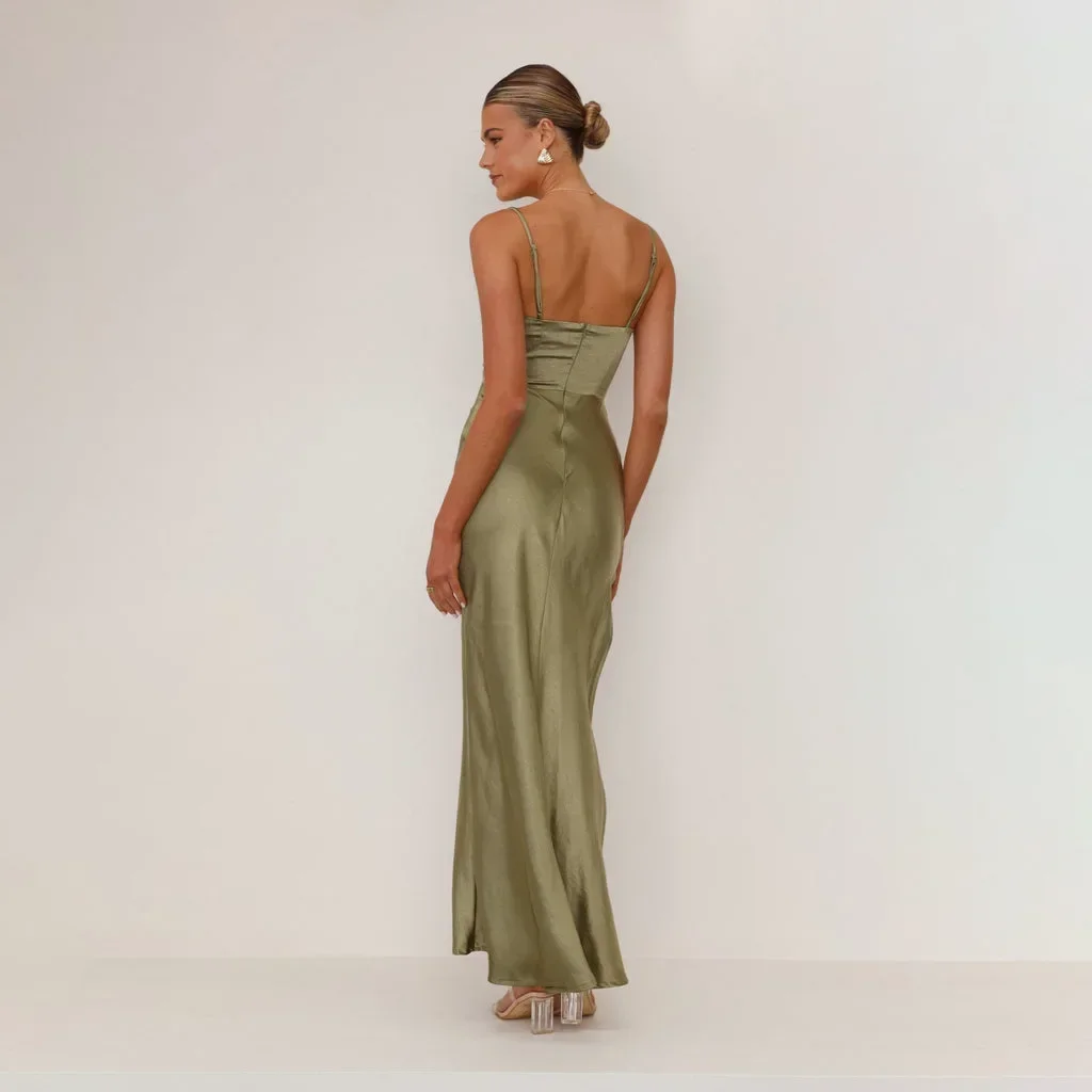 Women's Satin Spaghetti Strap Maxi Dress Ruched Waist Slit Elegant Evening Gown Vintage Solid Color Slim Fit Party Dresses
