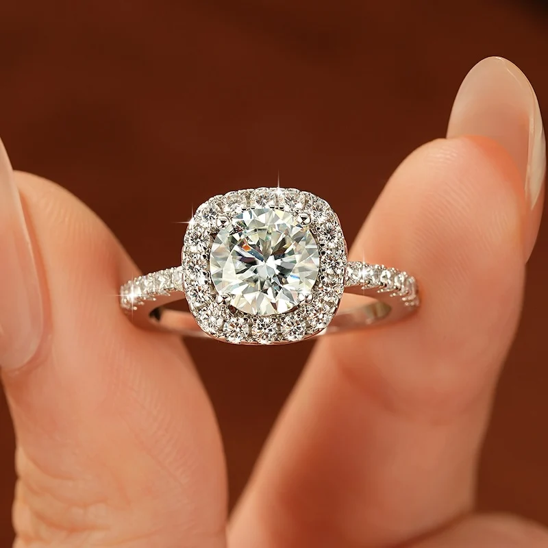 Rrjzz 8mm D Color Halo Round Moissanite Engagement Ring for Women 2CT VVS1 Lab Imitation Diamond Wedding Rings GRA Jewelry Gifts