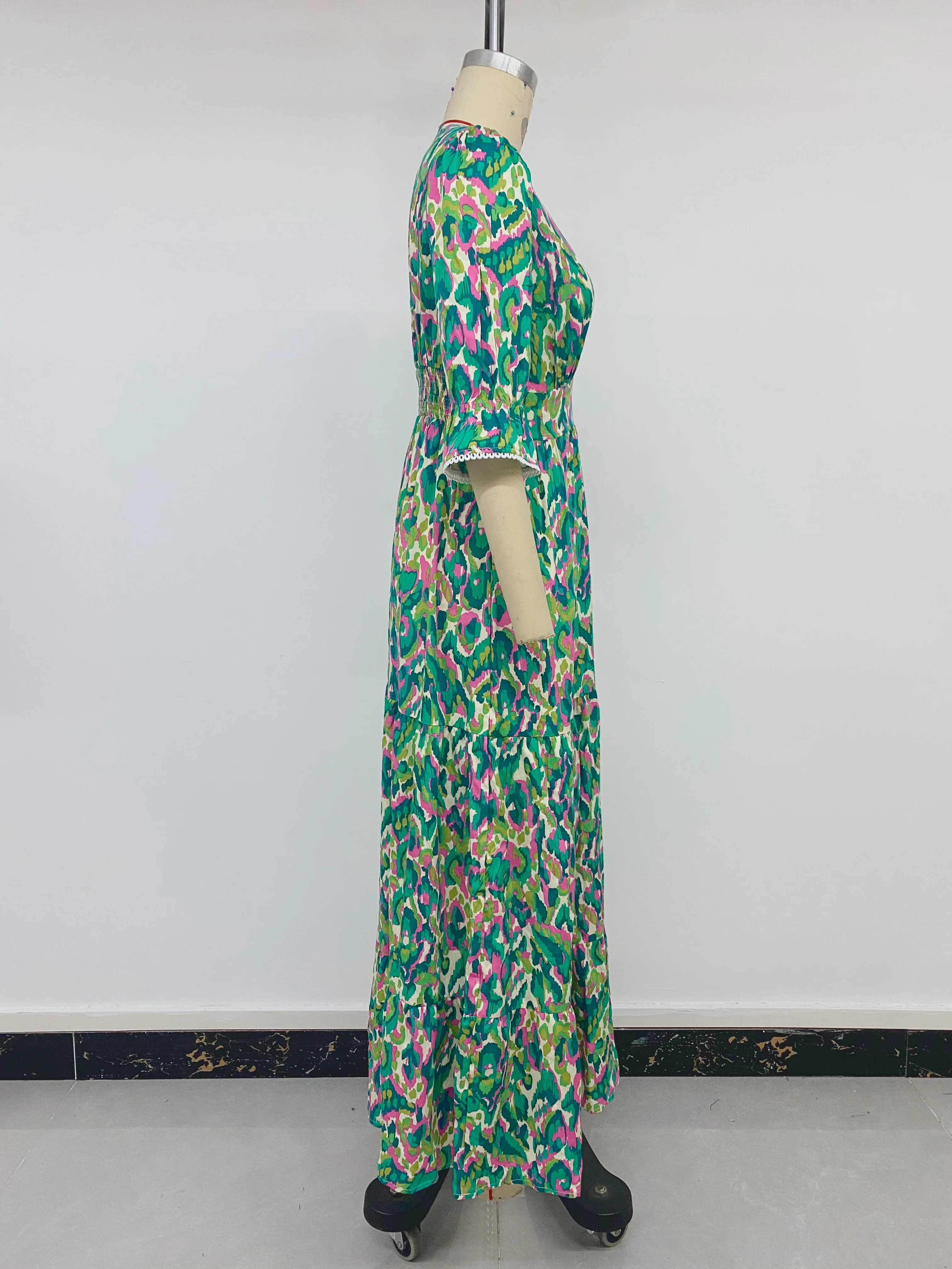 2026 new Bohemian vacation style cake dress, printed V-neck five-quarter sleeve dress