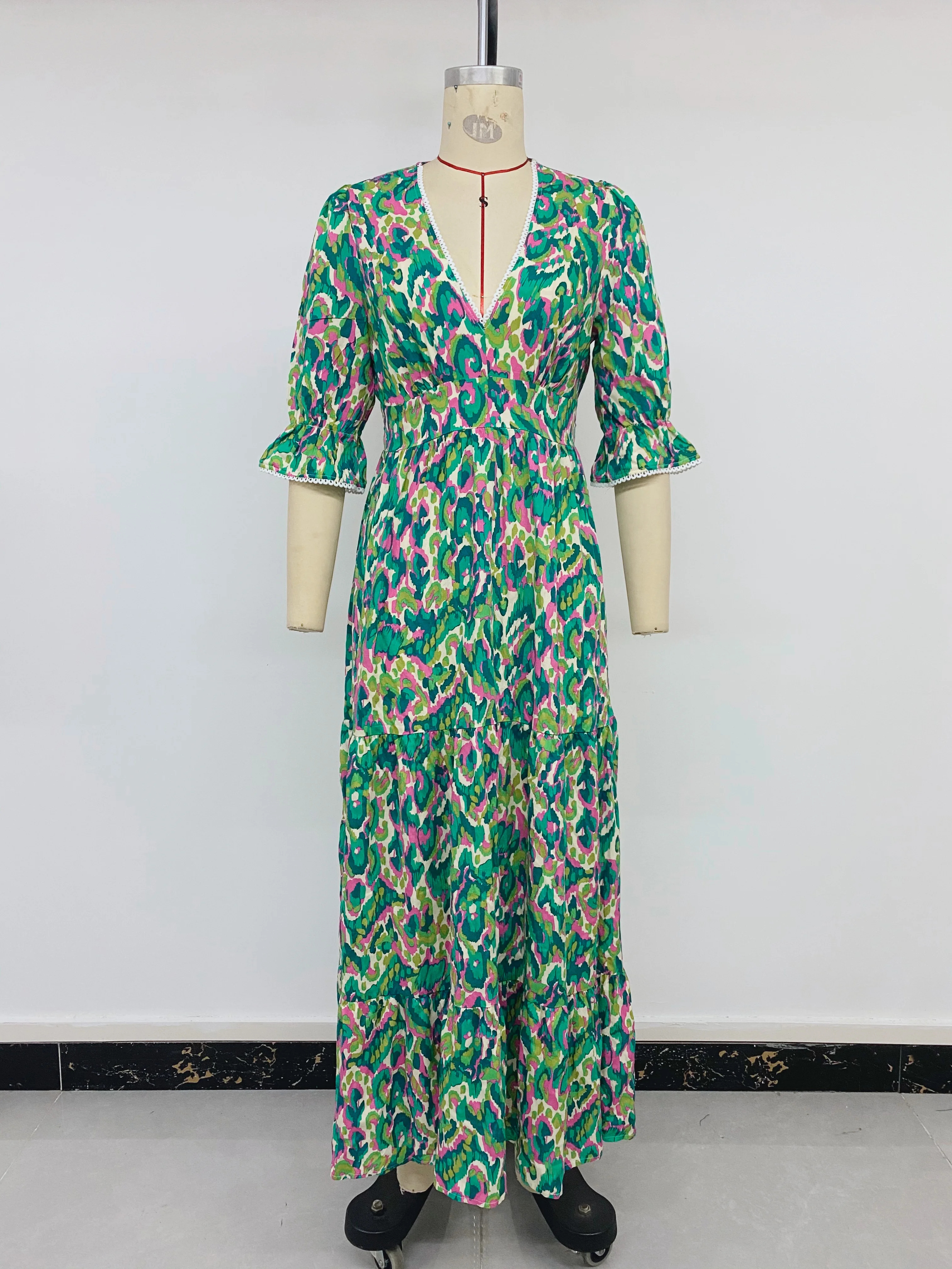2026 new Bohemian vacation style cake dress, printed V-neck five-quarter sleeve dress