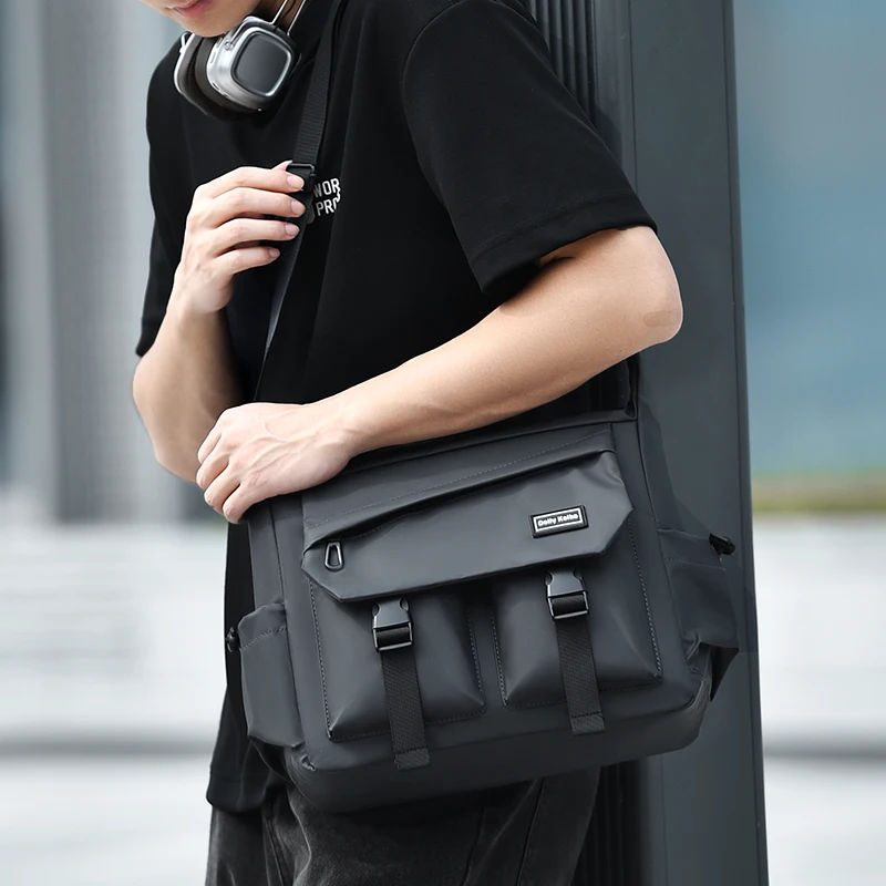 Large Capacity Crossbody Bag Sports Function Shoulder Bag Business Travel Convenient Messenger Bag Suitable for Daily Commuting