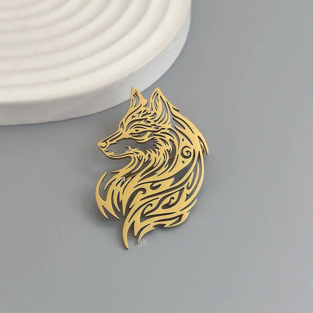 Original design hollow wolf head gold-plated stainless steel brooch, waterproof and non-fading pin, suit accessories