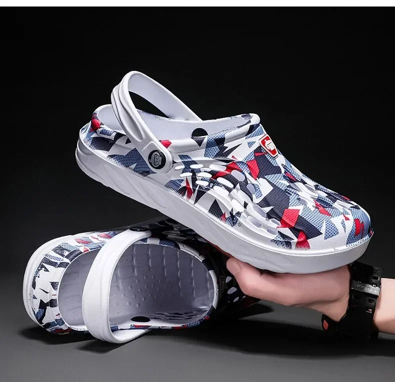 2026 New Fashion Sandals Men Clog Sandals Comfortable Breathable Beach Sandals Men Women Clogs Slippers Soft Bottom Men Shoes