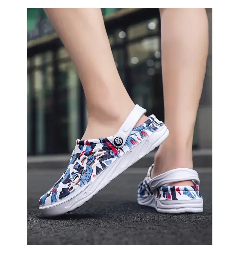 2026 New Fashion Sandals Men Clog Sandals Comfortable Breathable Beach Sandals Men Women Clogs Slippers Soft Bottom Men Shoes