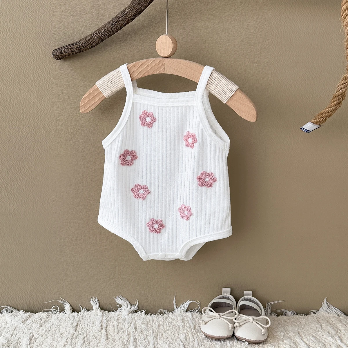 Summer Baby Jumpsuit Pink Flowers Breathable Comfortable Suspender Casual Beach Clothing Suitable for 0-3 Years Old